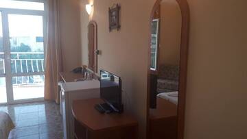 Фото номера Просторный двухместный номер с 2 отдельными кроватями Отель Hotel Palace г. Кранево 10