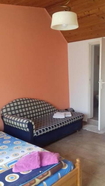 Фото номера Трехместный номер с ванной комнатой Гостевой дом Guest House Sun г. Кранево 6