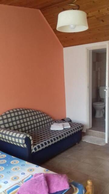 Фото номера Трехместный номер с ванной комнатой Гостевой дом Guest House Sun г. Кранево 11