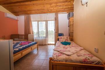 Фото номера Классический четырехместный номер Гостевой дом Guest House Sun г. Кранево 3