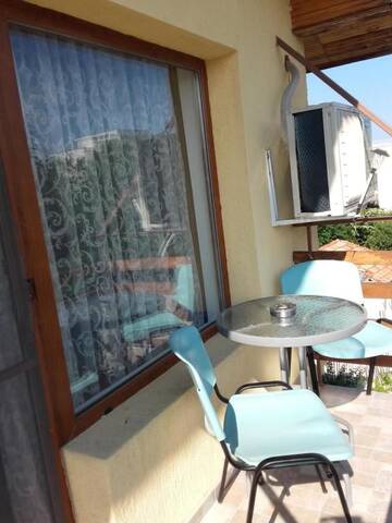 Фото номера Трехместный номер с балконом Гостевой дом Guest House Sun г. Кранево 6