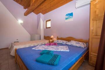 Фото номера Трехместный номер с балконом Гостевой дом Guest House Sun г. Кранево 7