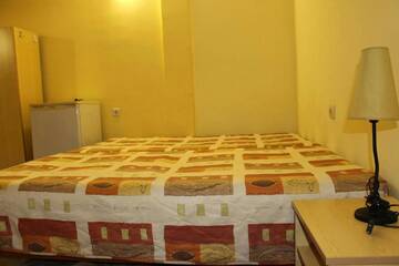 Фото номера Трехместный номер с ванной комнатой Гостевой дом Guest Rooms Cveti г. Кранево 4