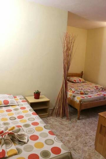 Фото номера Семейный номер с видом на сад Гостевой дом Guest Rooms Cveti г. Кранево 6