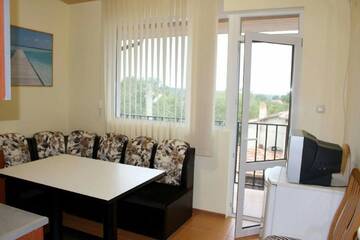 Фото номера Семейный номер с видом на море Гостевой дом Guest Rooms Cveti г. Кранево 3