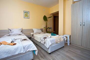 Фото номера Двухместный номер с 2 отдельными кроватями и балконом Отель Familly hotel Randevu г. Кранево 3
