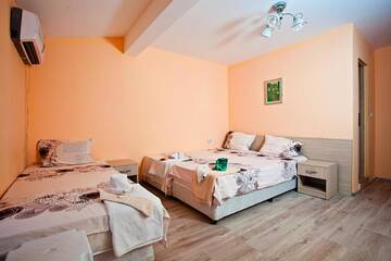 Фото номера Трехместный номер «Комфорт» Отель Familly hotel Randevu г. Кранево 6