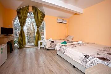 Фото номера Трехместный номер «Комфорт» Отель Familly hotel Randevu г. Кранево 8