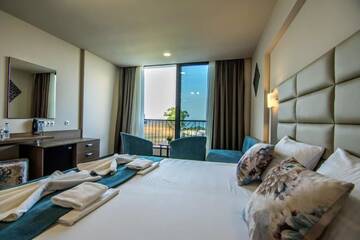 Фото номера Двухместный номер с 1 кроватью и прямым видом на море Отель Hotel Magnific г. Кранево 3