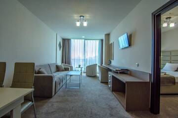 Фото номера Апартаменты с 1 спальней (для 2 взрослых и 2 детей) Отель Hotel Magnific г. Кранево 4