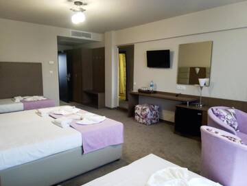 Фото номера Трехместный номер (3 взрослых и 1 ребенок) Отель Hotel Magnific г. Кранево 5