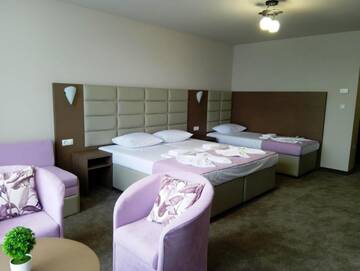 Фото номера Трехместный номер Отель Hotel Magnific г. Кранево 3